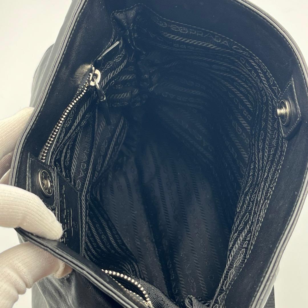 【極美品】PRADA メッセンジャーバッグ　ラムレザー　三角ロゴ　希少アイテム