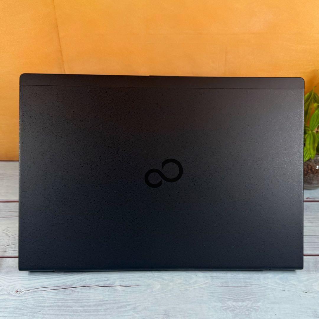 売れてます❣️薄型軽量ノートパソコン❣️メモリ8GB☘️SSD☘️Windows11