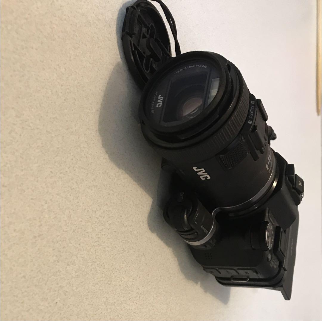 JVC ビデオカメラ 型番GC-P100