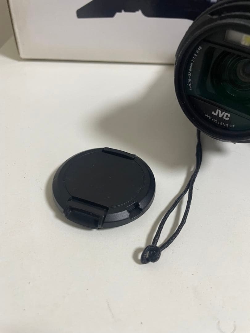 JVC ビデオカメラ 型番GC-P100