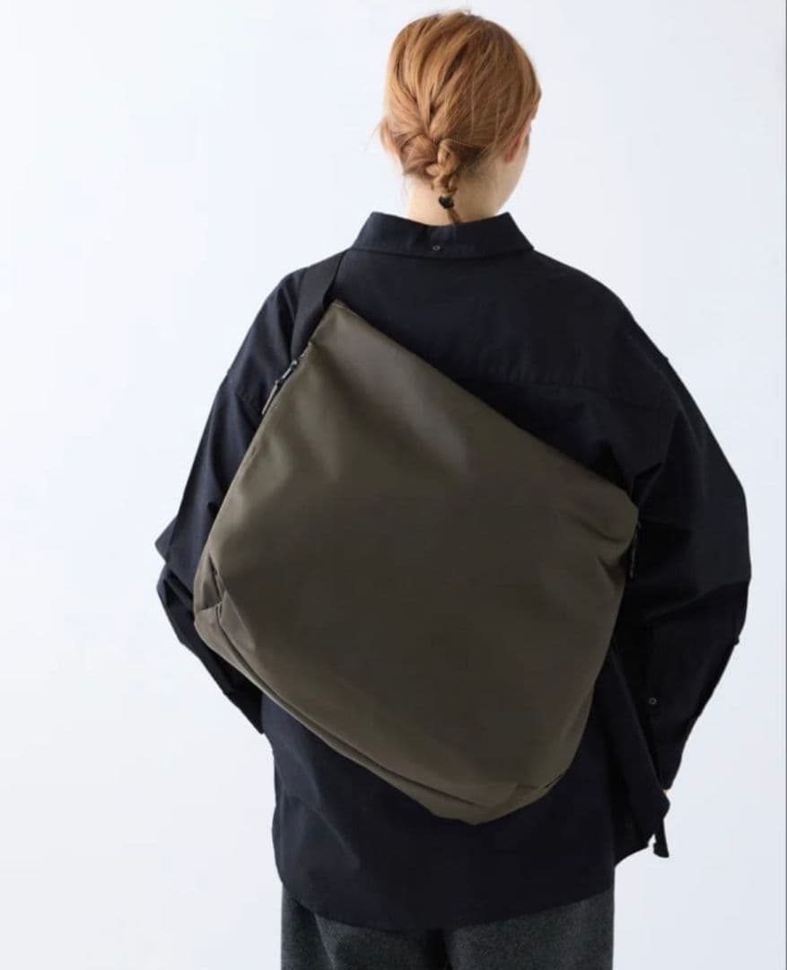 【最終価格・未使用品】meltum メッセンジャーバック（KHAKI GREY）