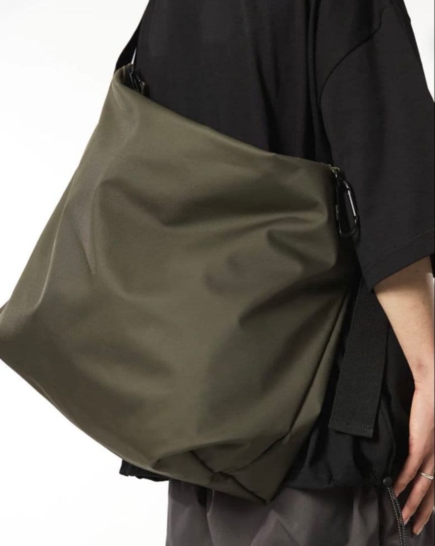【最終価格・未使用品】meltum メッセンジャーバック（KHAKI GREY）