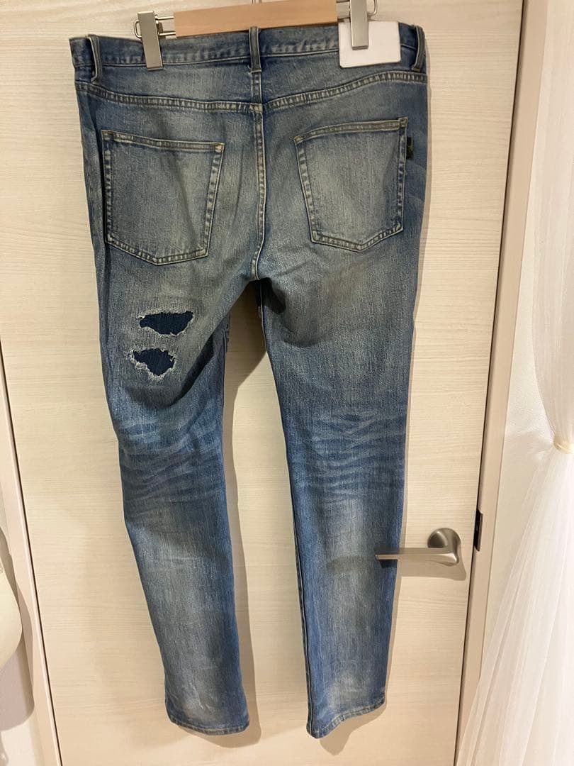 【AKM】 ダメージジーンズ