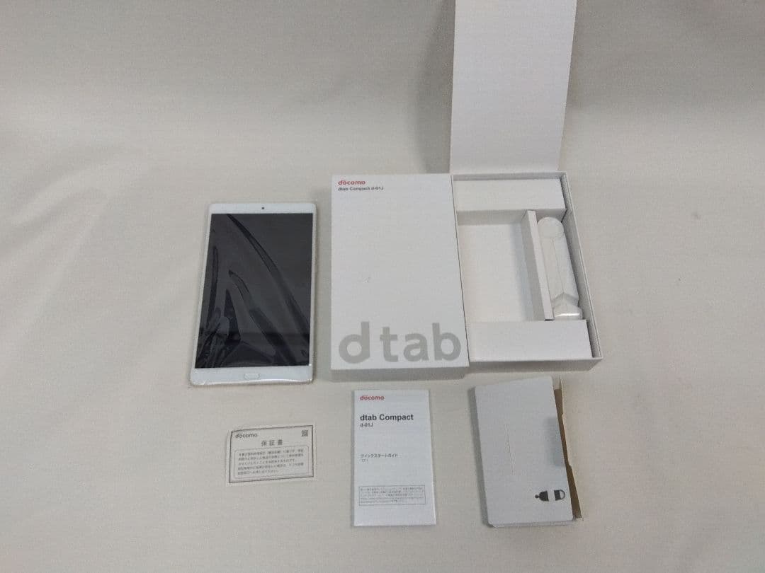 ドコモ　docomo　dtab compact d-01j gold 新品