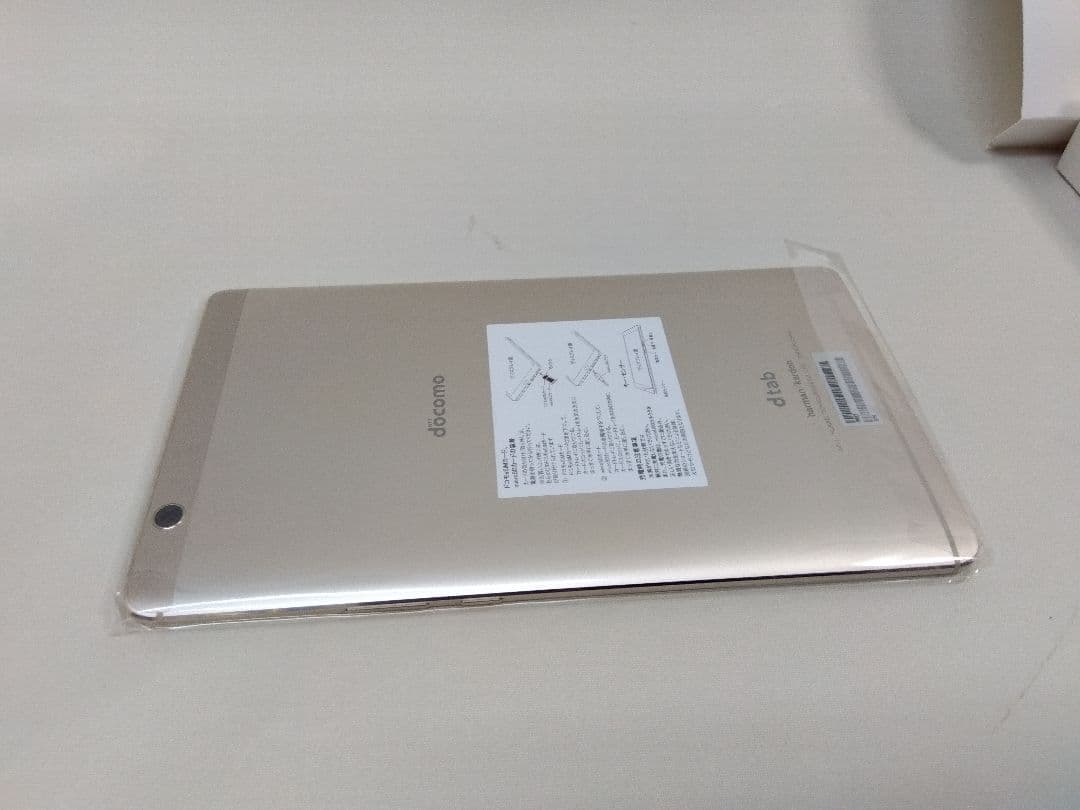 ドコモ　docomo　dtab compact d-01j gold 新品