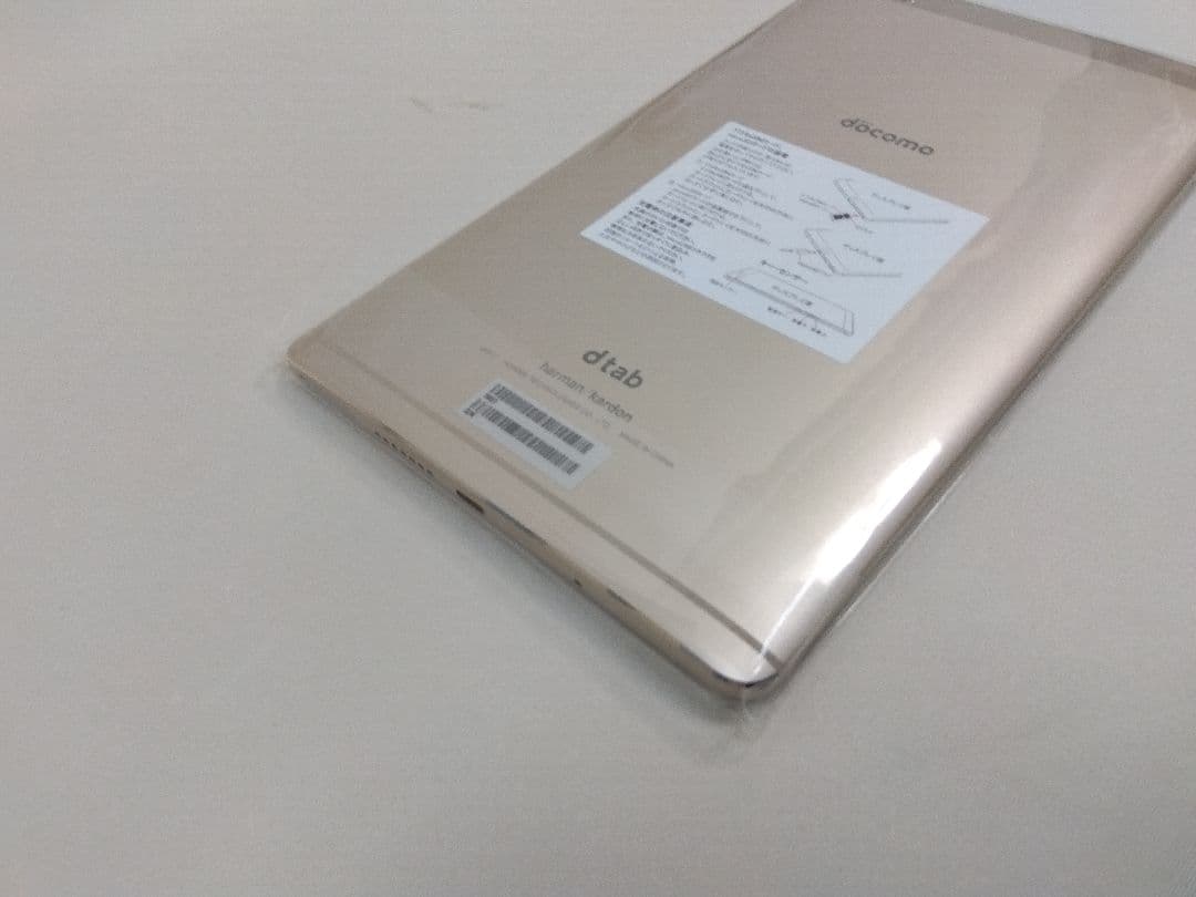 ドコモ　docomo　dtab compact d-01j gold 新品