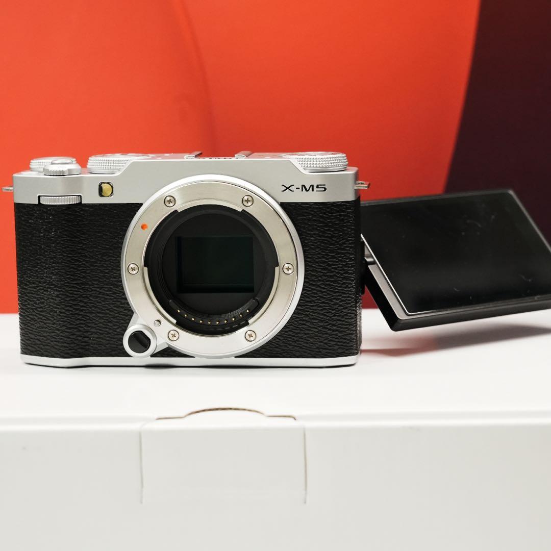 【シャッター1000回未満】FUJIFILM X-M5 ボディのみ