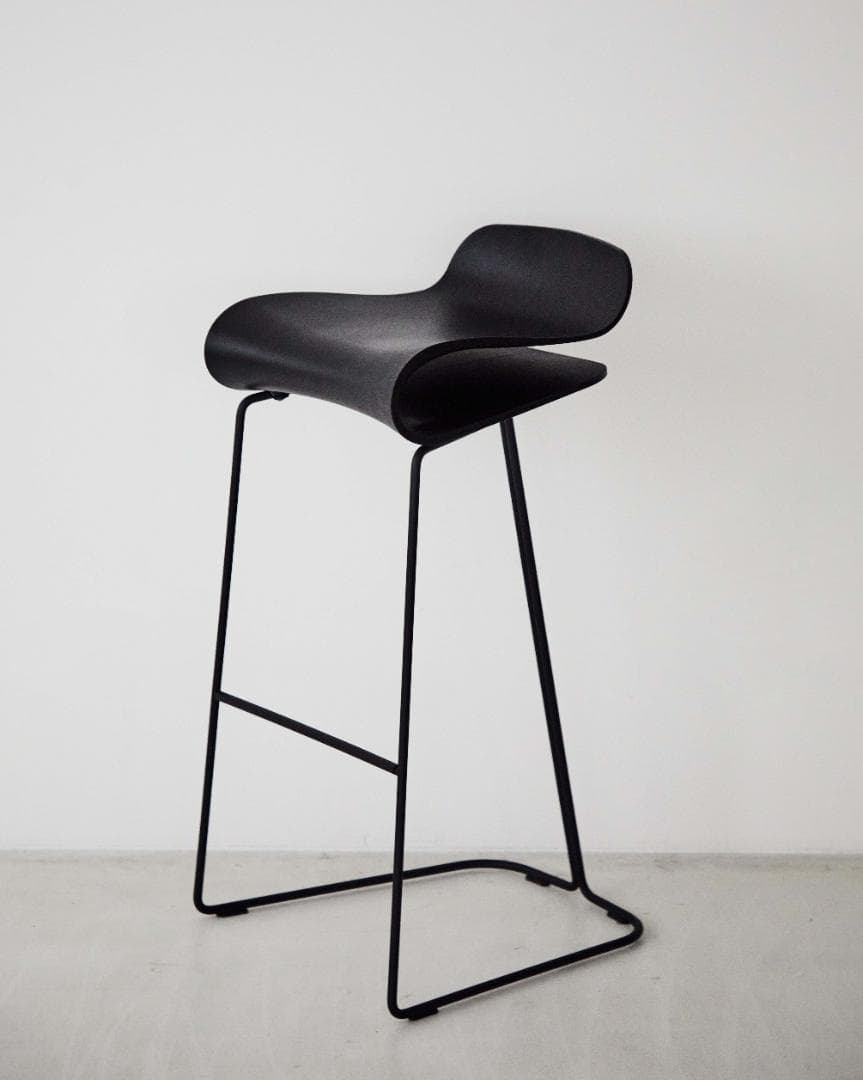 Kristalia クリスタリア BCN BAR STOOL　になります。