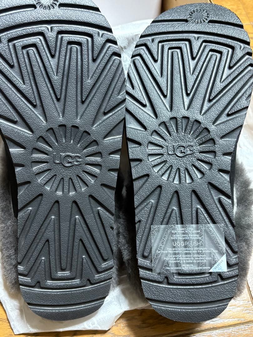新品未使用　UGG ムートンブーツ　スリッポン　ブラック