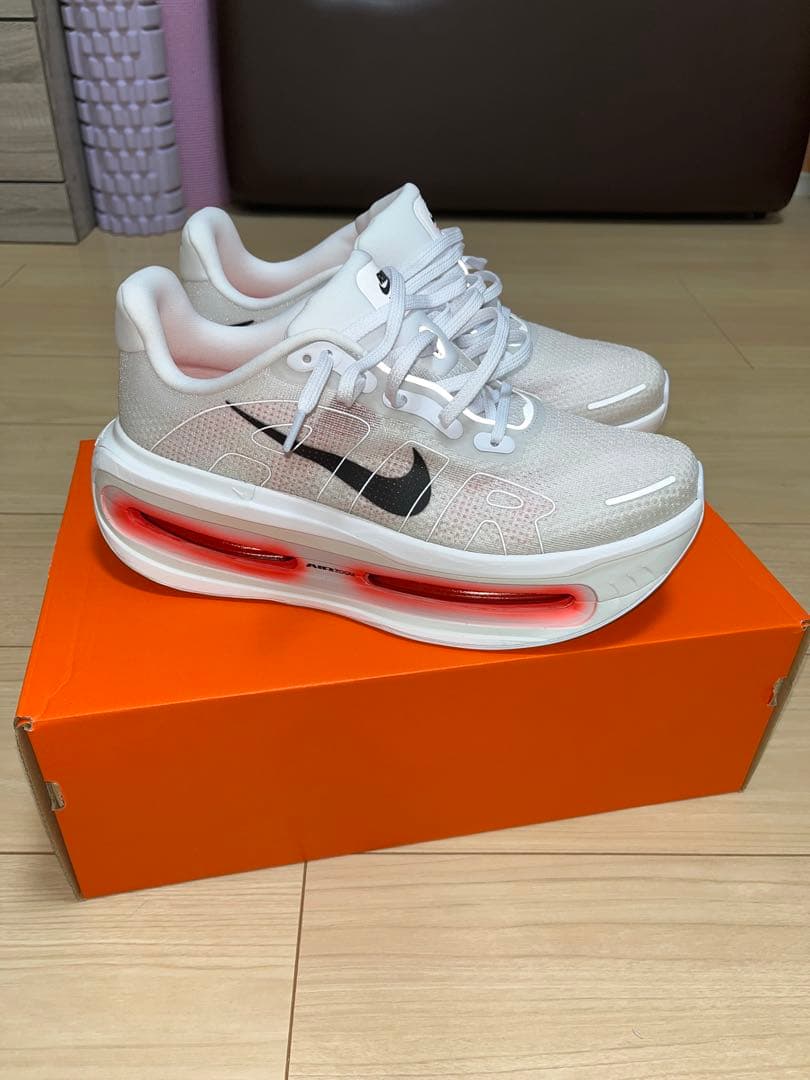靴 Nike Vomero Premium White/Bright Crimson