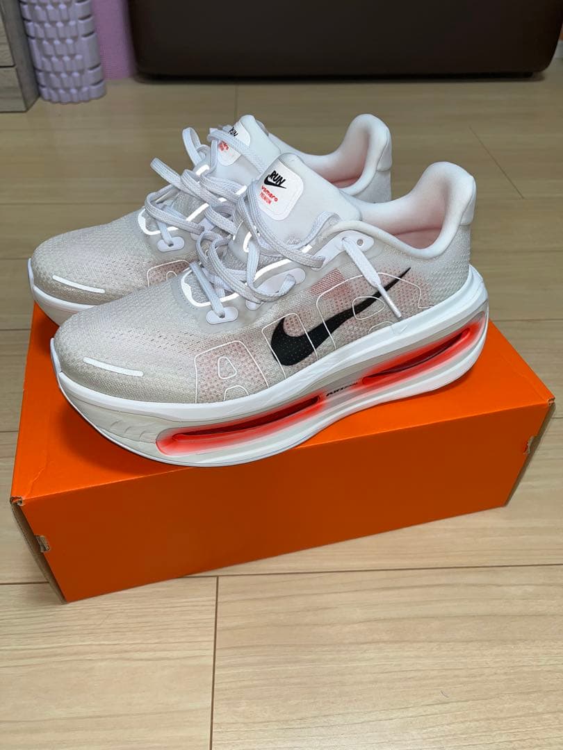靴 Nike Vomero Premium White/Bright Crimson