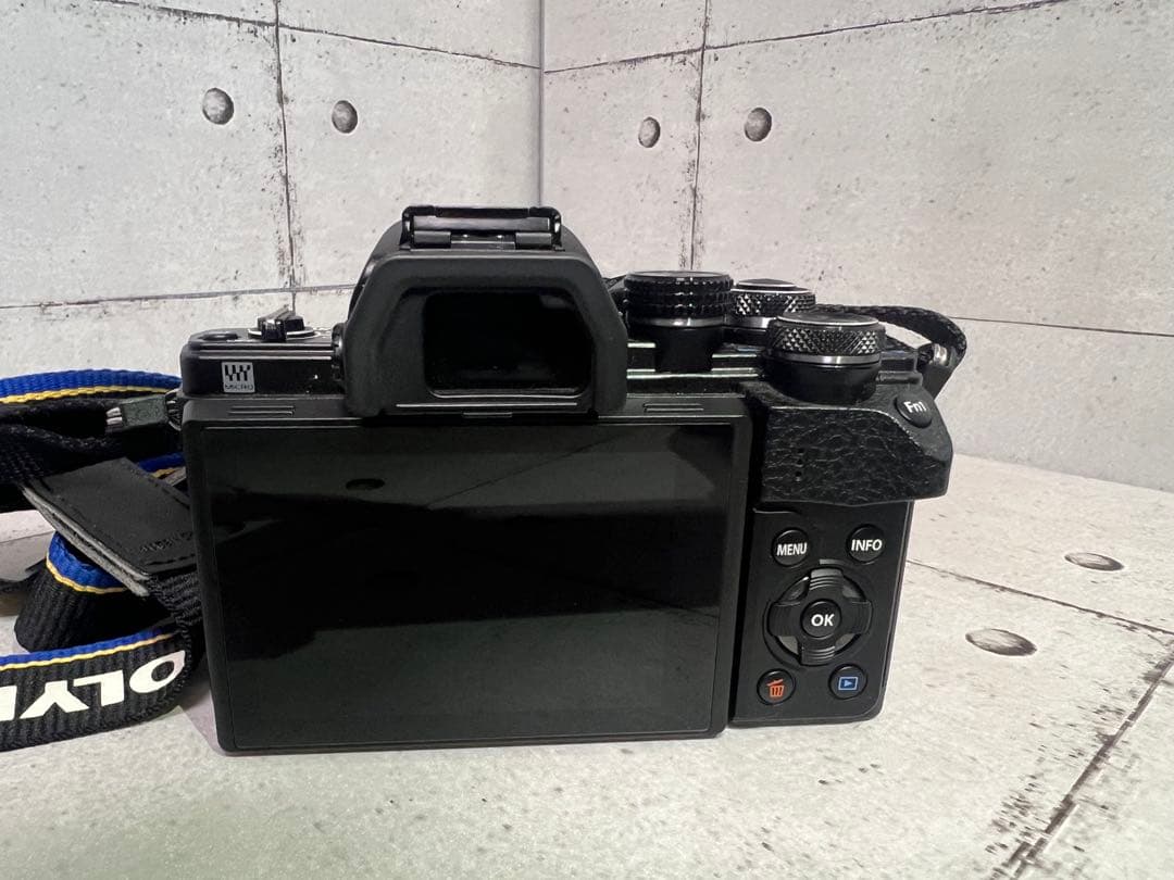 【美品・おまけ付き】OM-D E-M10 MarkII EZ ダブルズームキット