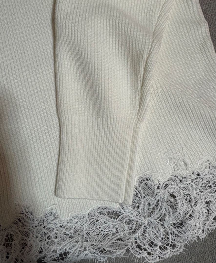 新品、タグ付き❣️ Arpege story 裾刺繍レースニット