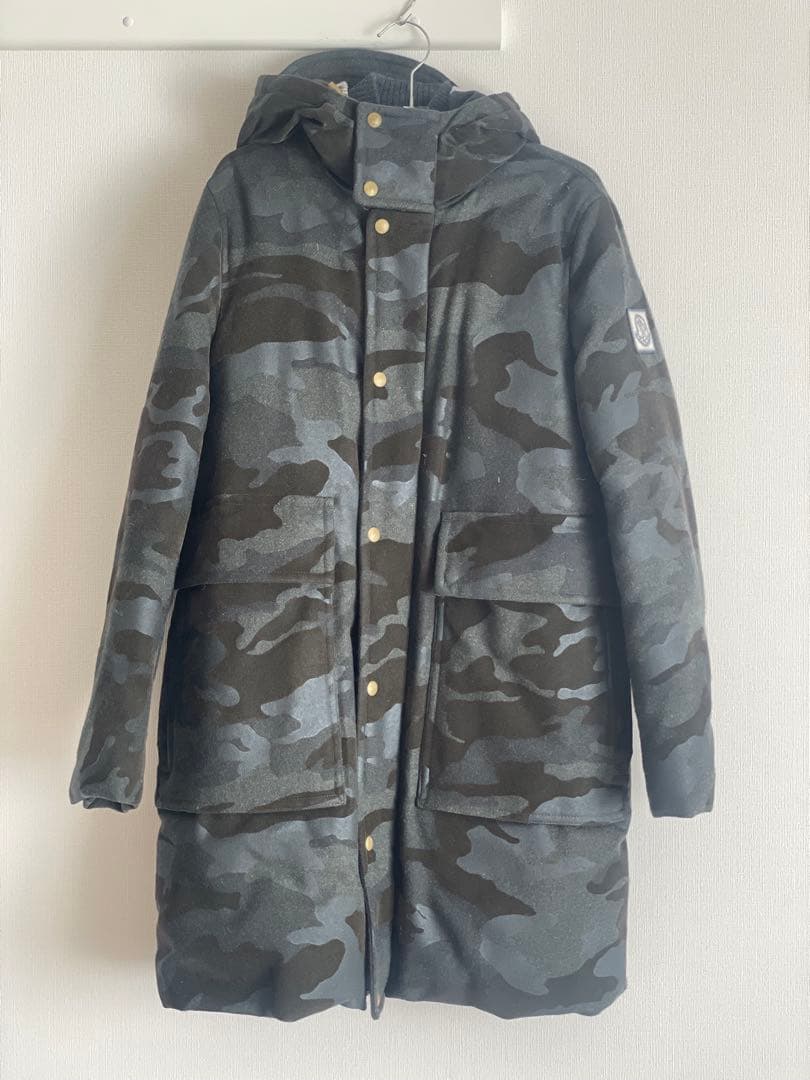 モンクレールガムブルー カモフラ柄ダウンジャケット　コート