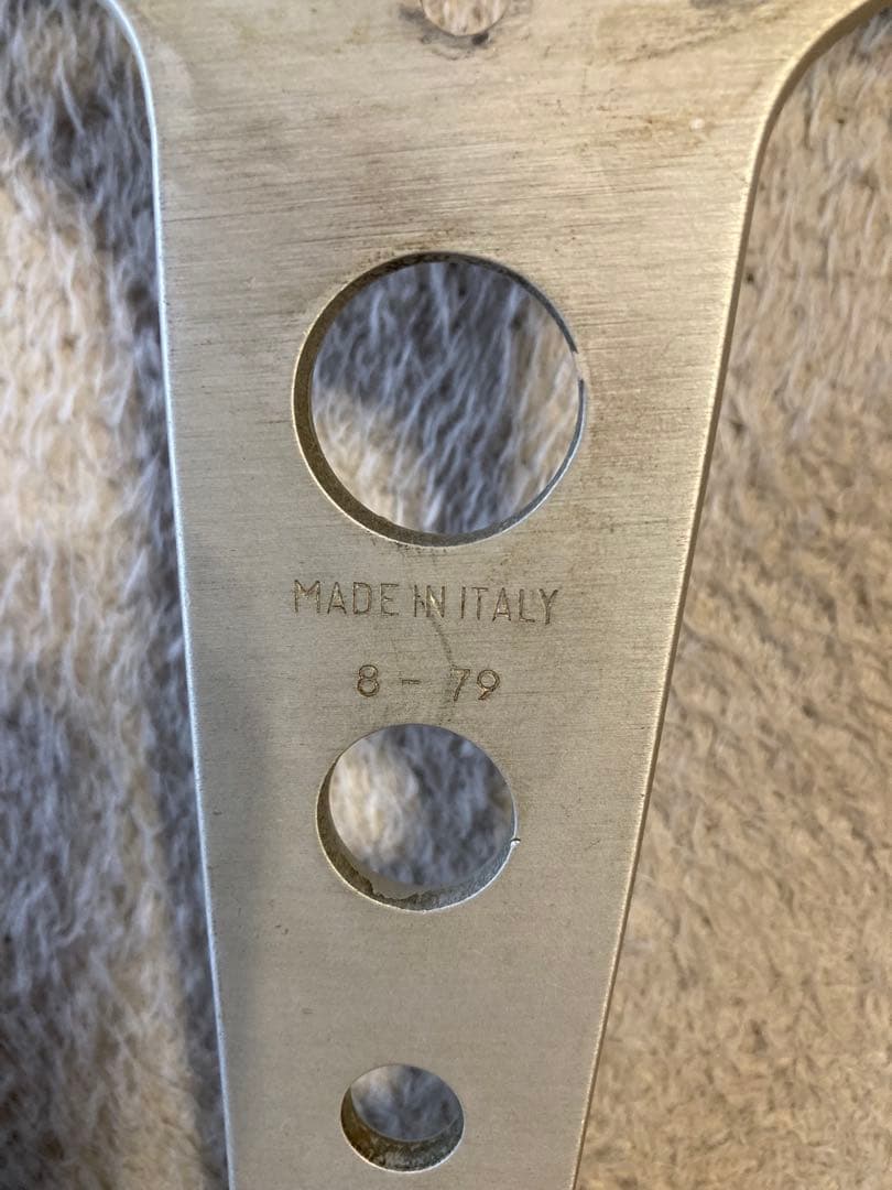 MOMO 3スポーク ステアリングホイール