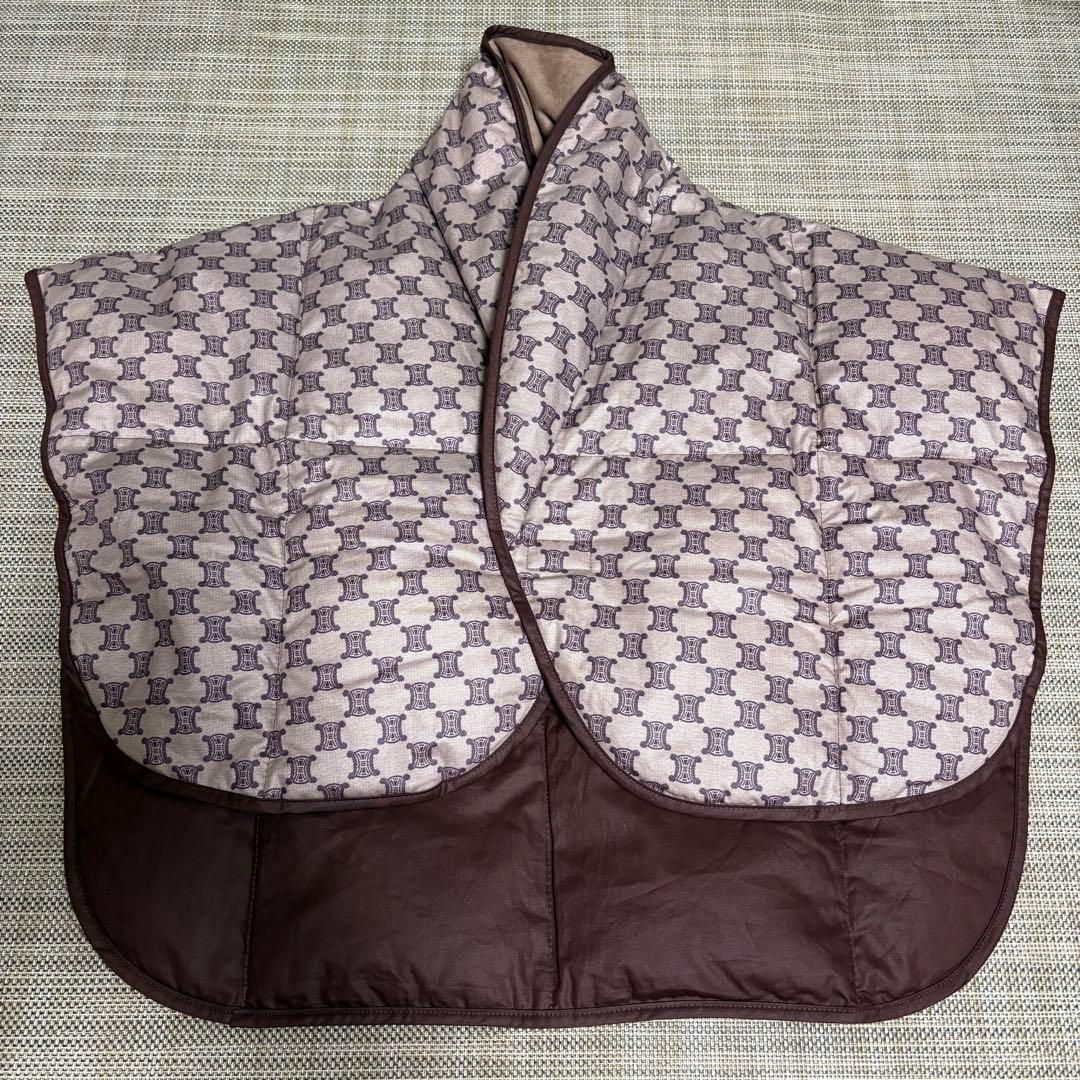 新品　タグ付き✨CELINE セリーヌ　羽毛 肩当て 西川ダウン M