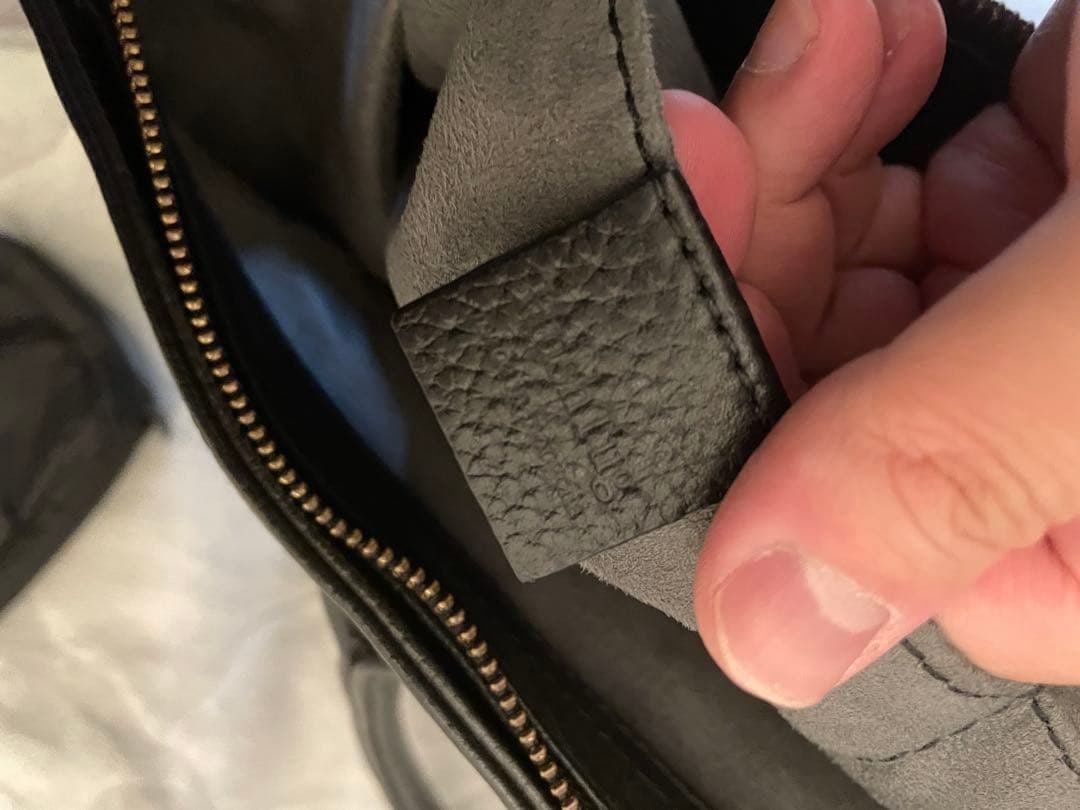 【美品】 HushTug ハッシュタグレザートートバッグ A4収納ブラックシボ革