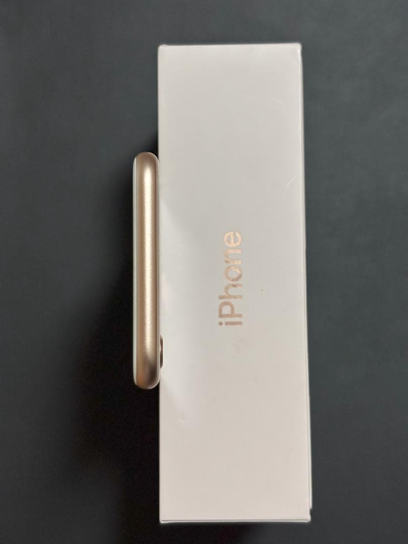 iPhone 8 64GB ゴールド SIMロック解除済み 本体