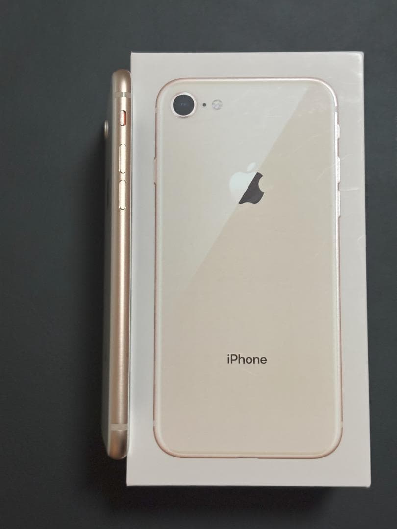 iPhone 8 64GB ゴールド SIMロック解除済み 本体