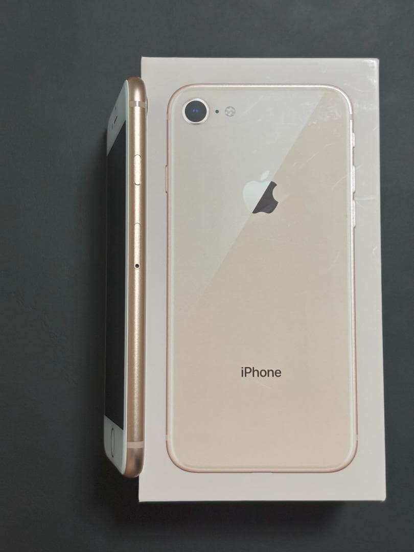 iPhone 8 64GB ゴールド SIMロック解除済み 本体