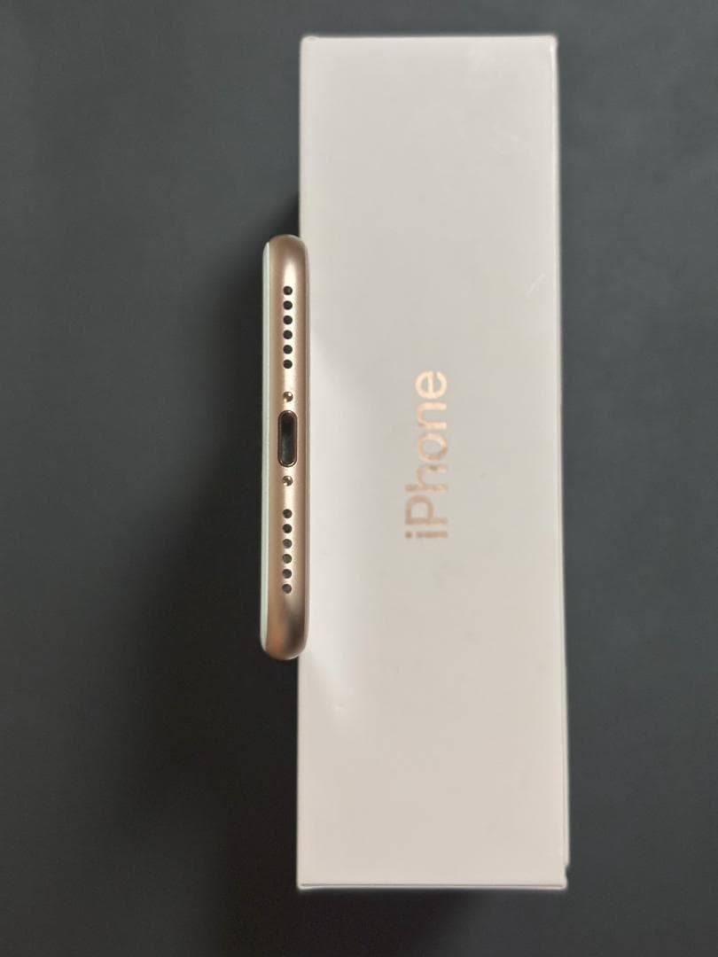 iPhone 8 64GB ゴールド SIMロック解除済み 本体