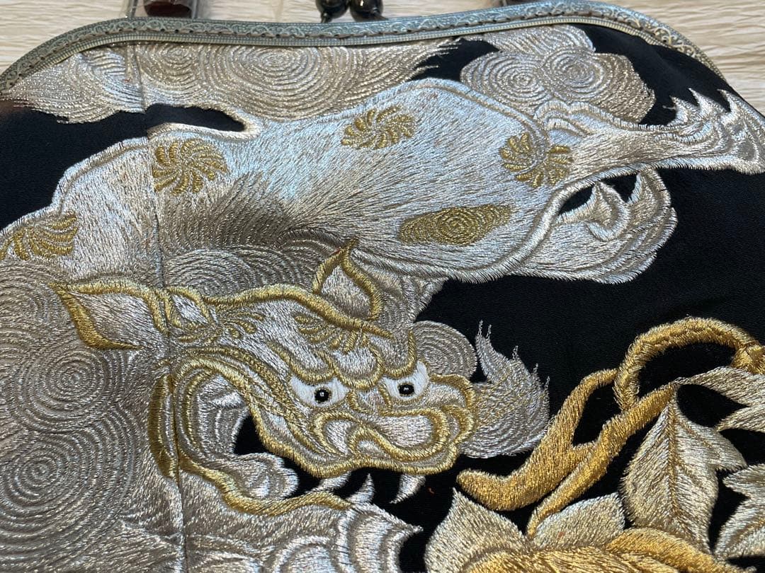古布リメイクがま口バッグ　留袖　唐獅子　刺繍