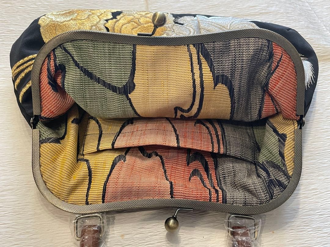 古布リメイクがま口バッグ　留袖　唐獅子　刺繍