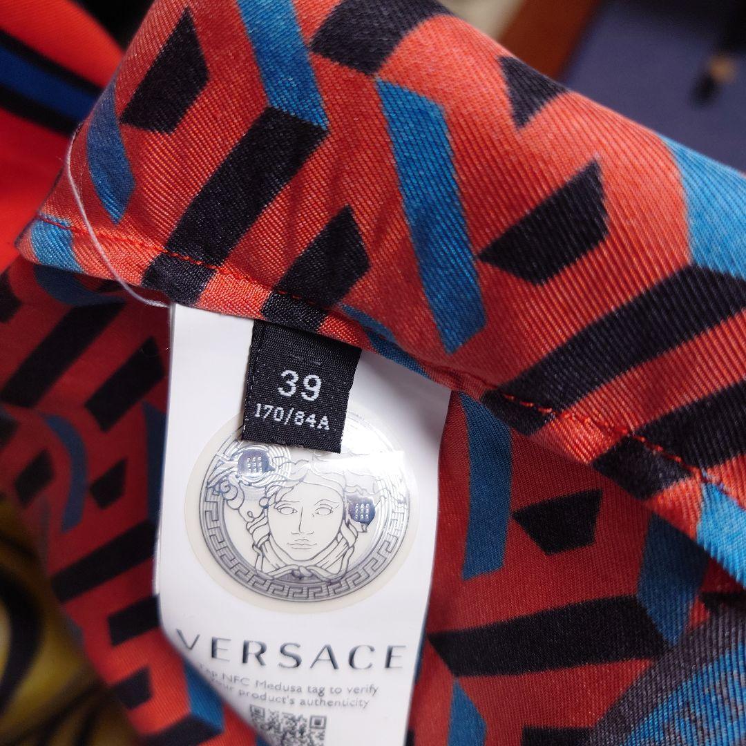 トップス VERSACE Greca Medusa Smiley Silk Shirt