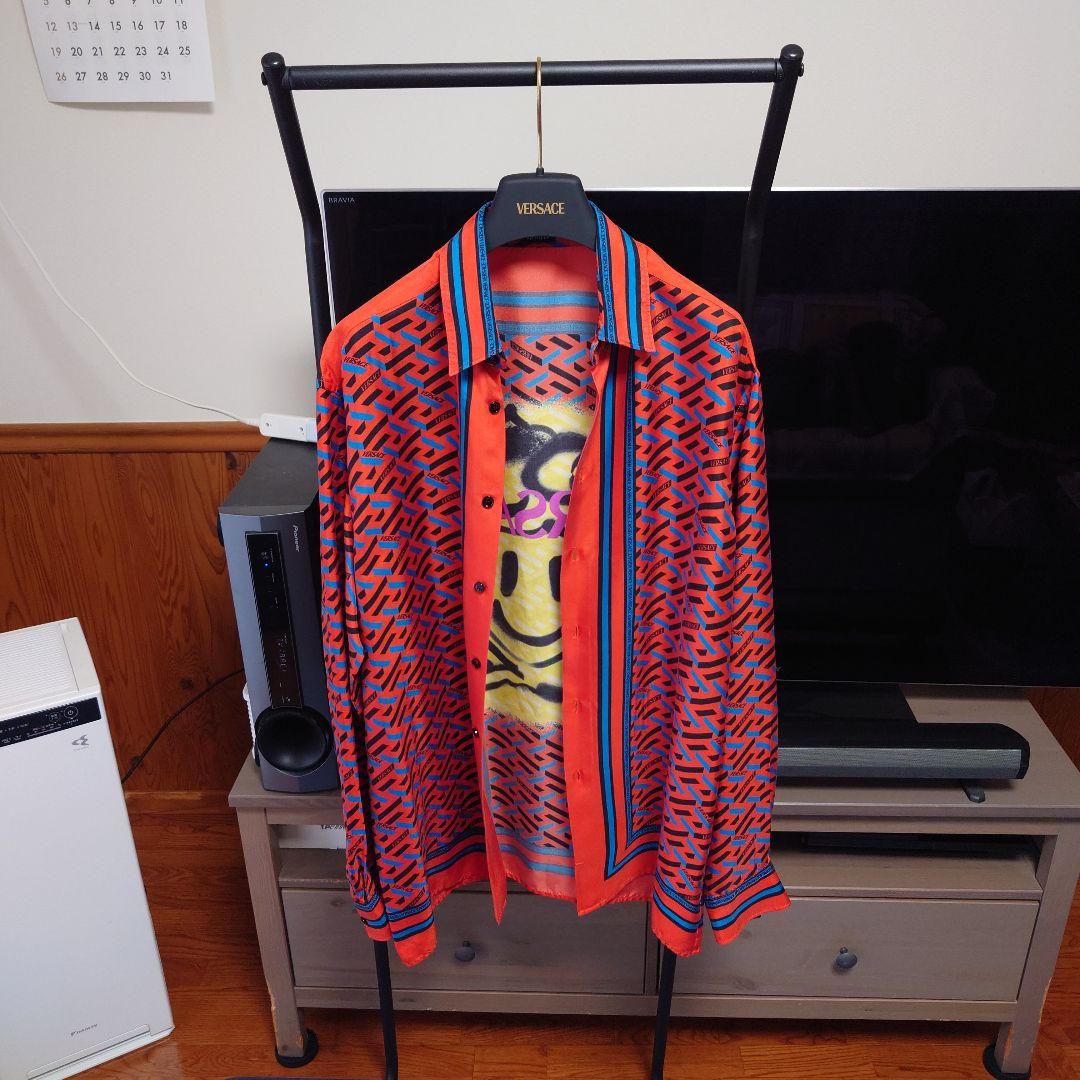 トップス VERSACE Greca Medusa Smiley Silk Shirt