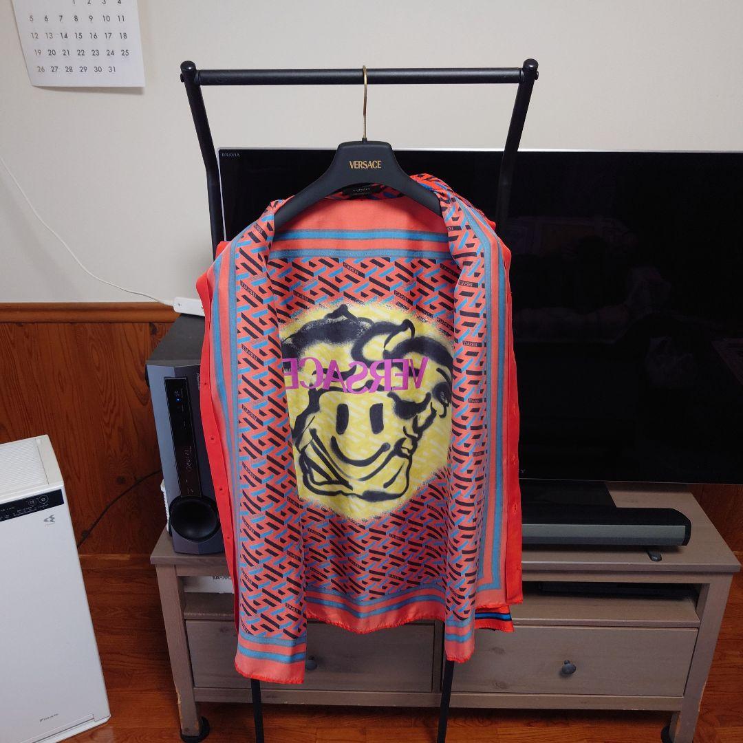 トップス VERSACE Greca Medusa Smiley Silk Shirt