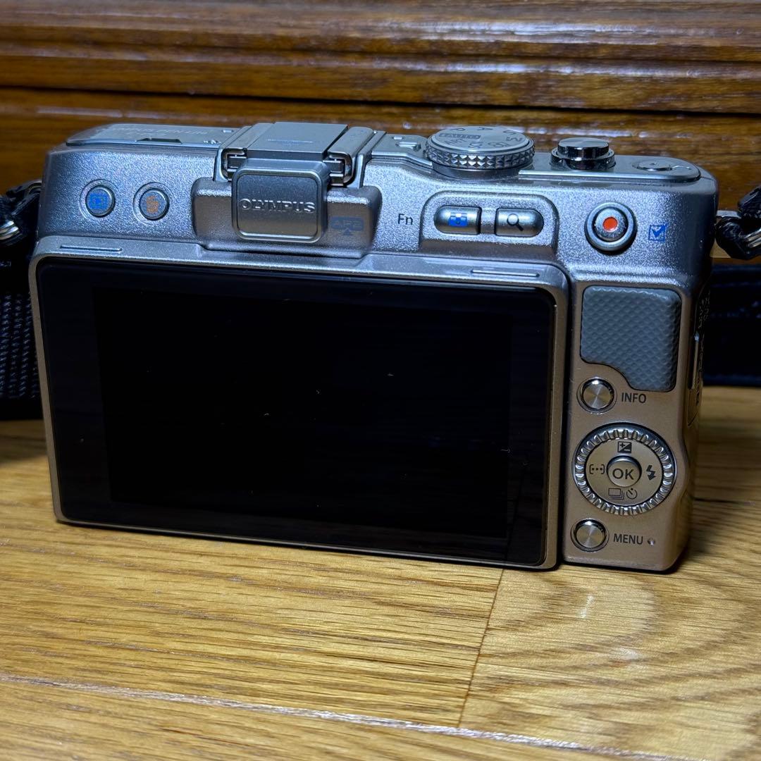 OLYMPUS PEN Lite E-PL3 ストラップ付