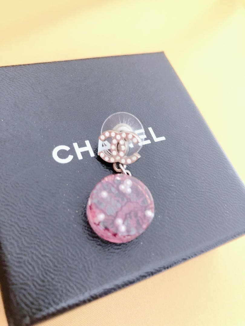CHANEL シャネル　片耳ピアス　CHANELピンバッジ付き