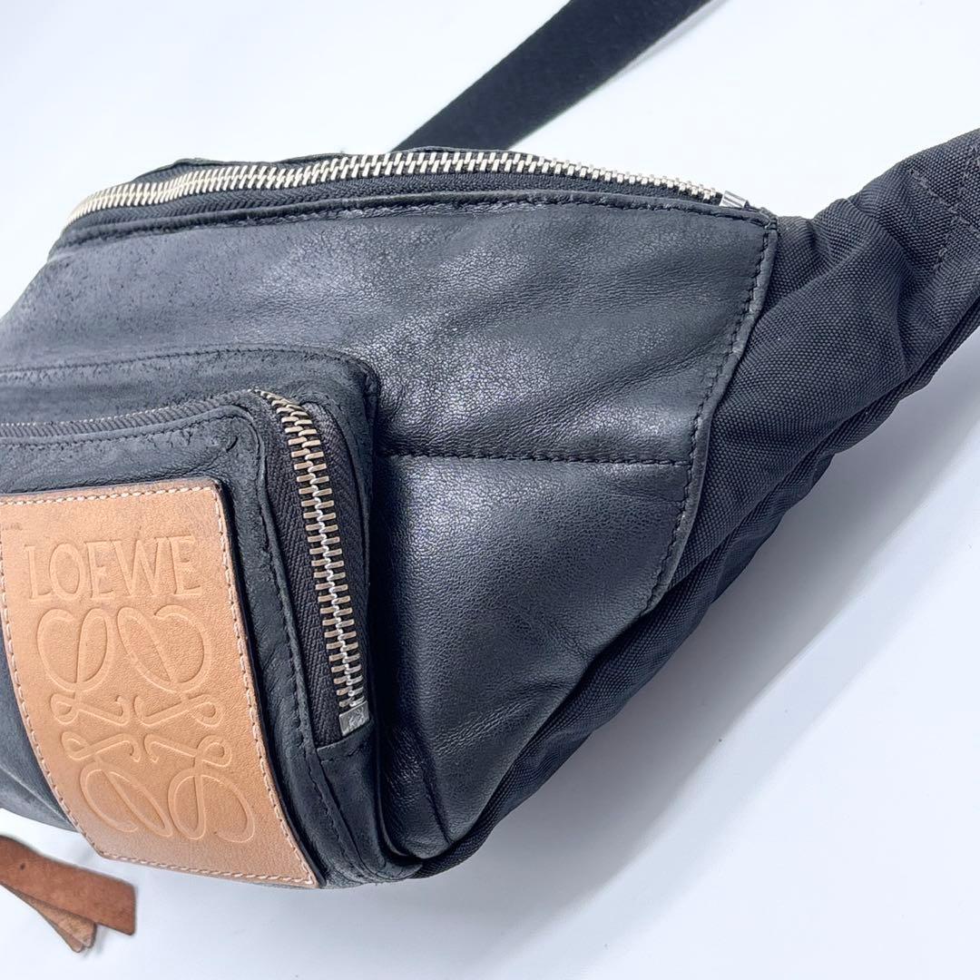 LOEWE ロエベ レザー ボディバッグ アナグラムパッチ ブラック スペイン製
