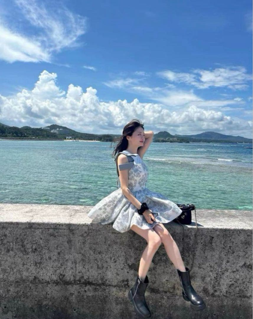 【美品】　Bibiy.（ビビィ）　QUINN EMBROIDERY TOP