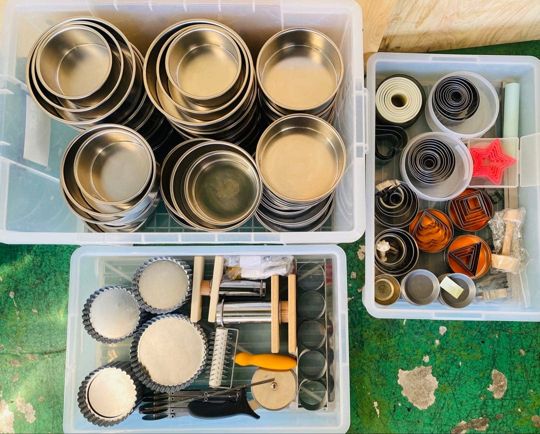 【送料込み】様々な種類のクッキー型とベーキ ング用品セット