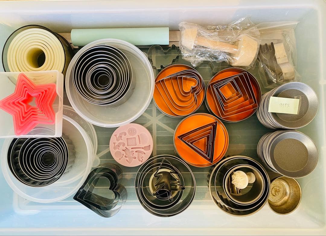 【送料込み】様々な種類のクッキー型とベーキ ング用品セット