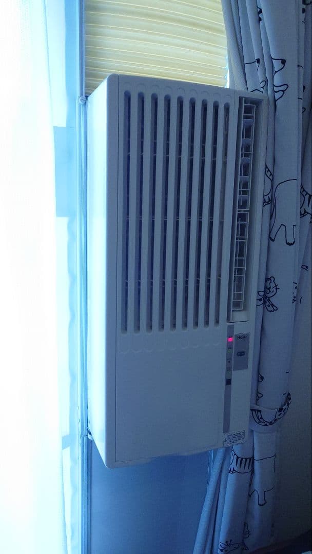 ハイアール窓用エアコン ホワイト