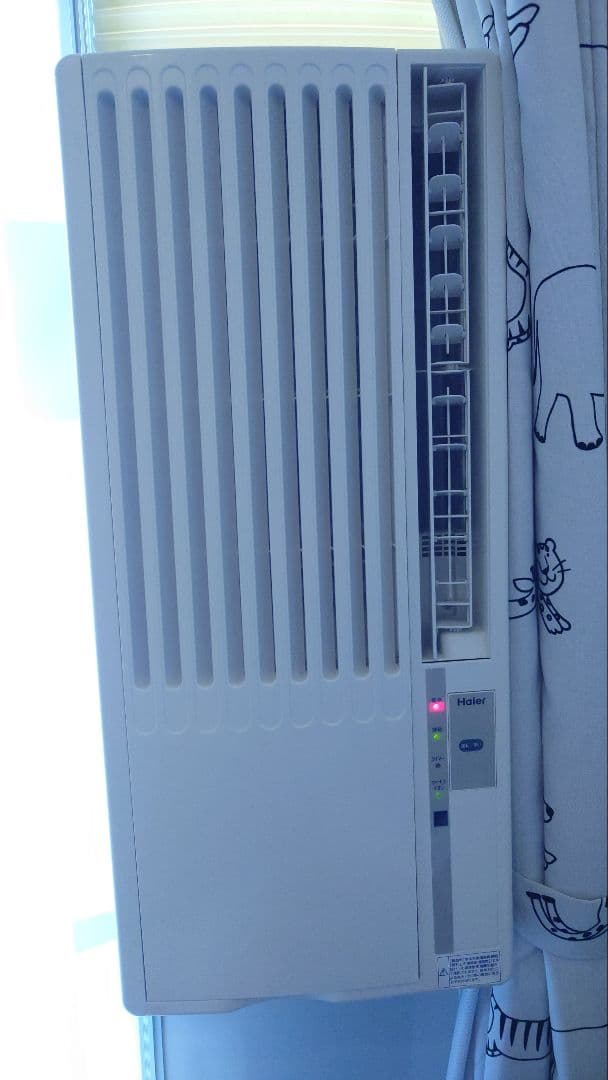 ハイアール窓用エアコン ホワイト