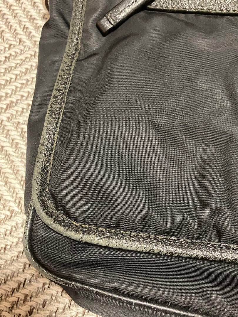 PRADA プラダ ショルダーバッグ メッセンジャーバッグ 三角ロゴ