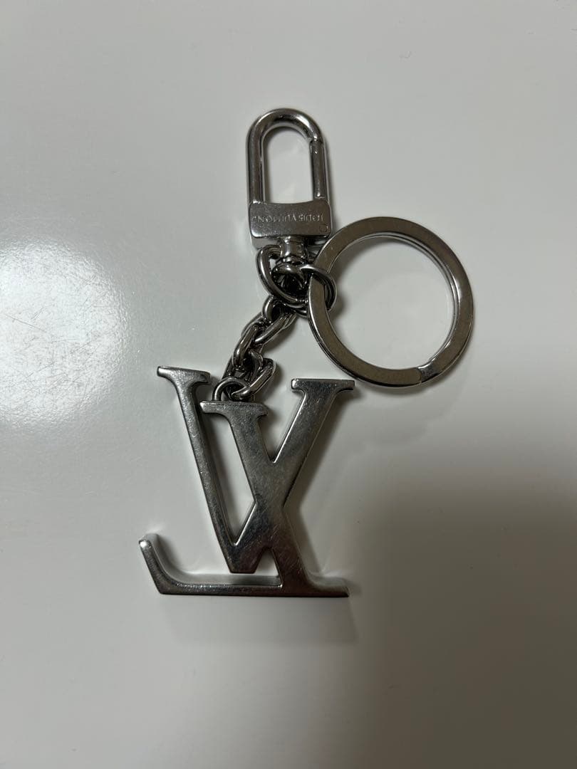 Louis Vuitton キーホルダー LVイニシャルチャーム