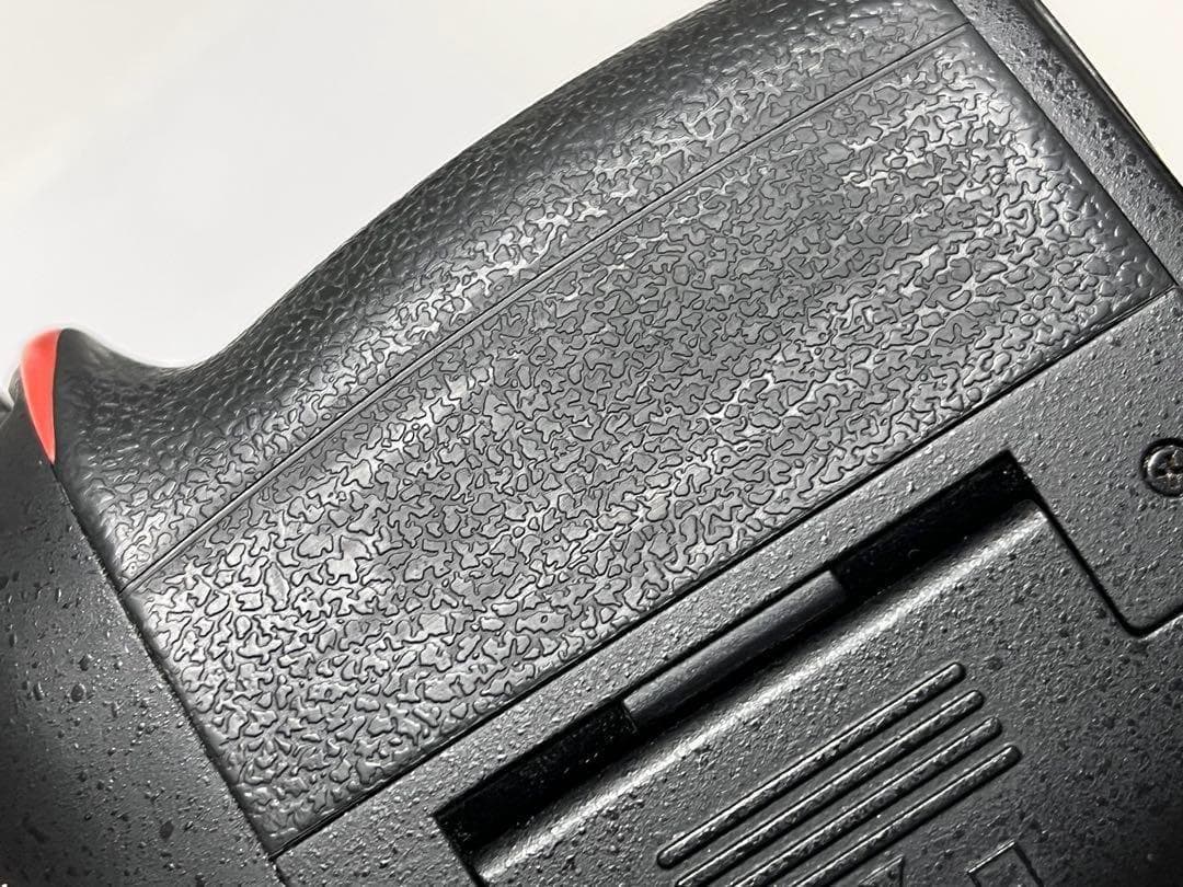 ☆撮影数8600回以下☆NikonD610美品ボディ充電器セット　FXフルサイズ