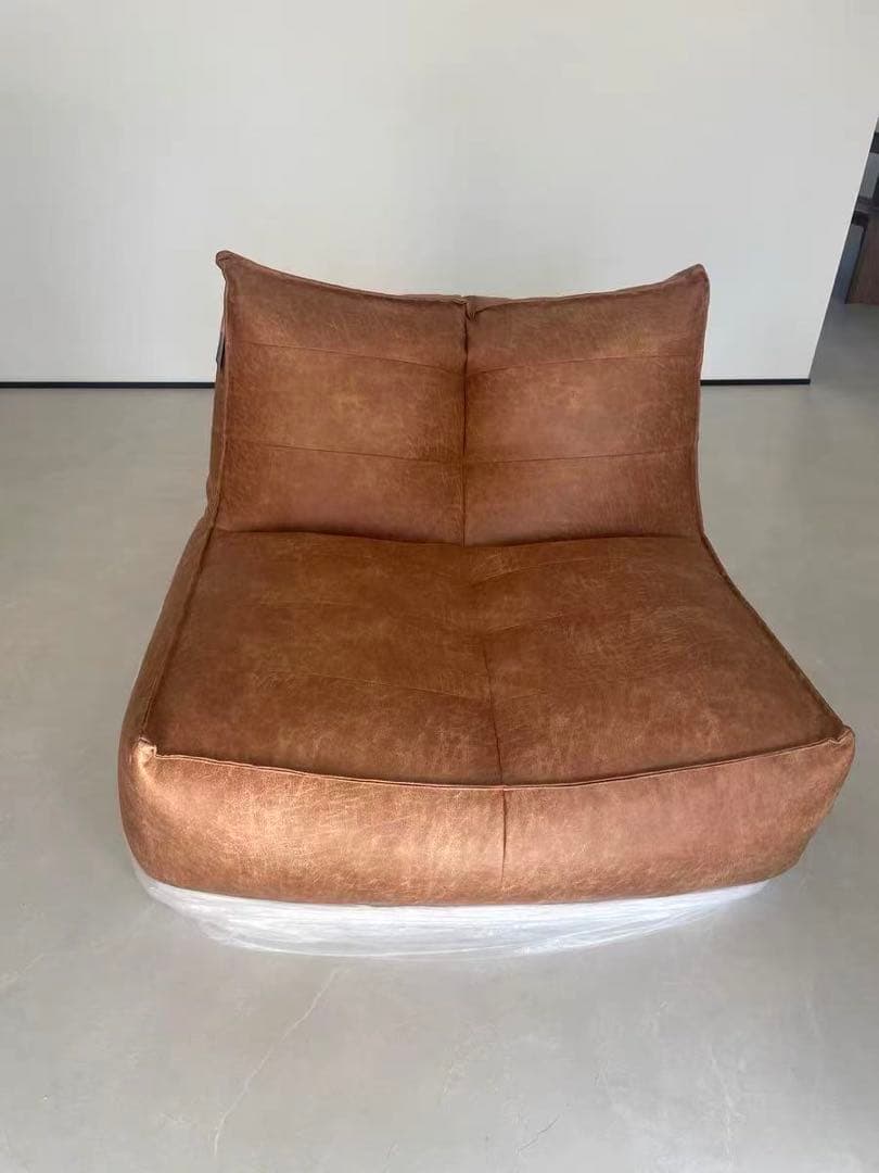 ソファ　デザイナー　柔らかめ　高級感