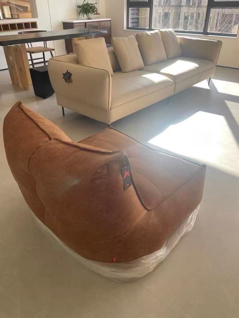 ソファ　デザイナー　柔らかめ　高級感