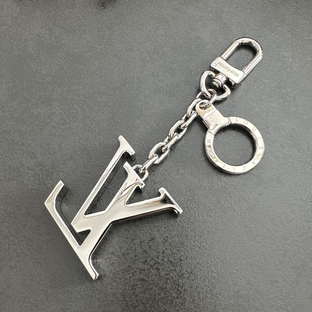 LOUIS VUITTON キーホルダーメタルシルバーチャーム