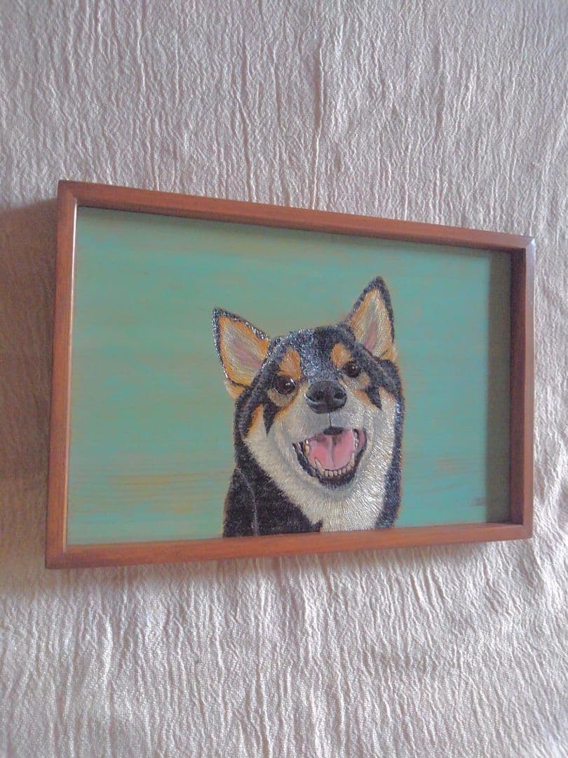 黒柴の木製壁掛け