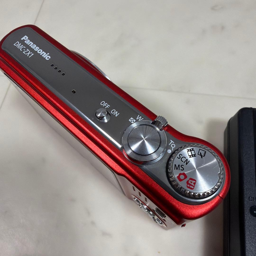 デジタルカメラ　Panasonic DMC-TZ1 レッド　メモリーカード付き