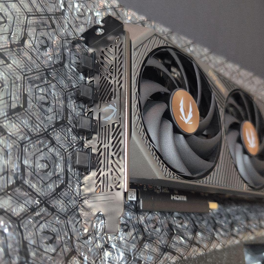 グラフィックボード・グラボ・ビデオカード ZOTAC GAMING GEFORCE RTX 5070 Ti 16G SFF