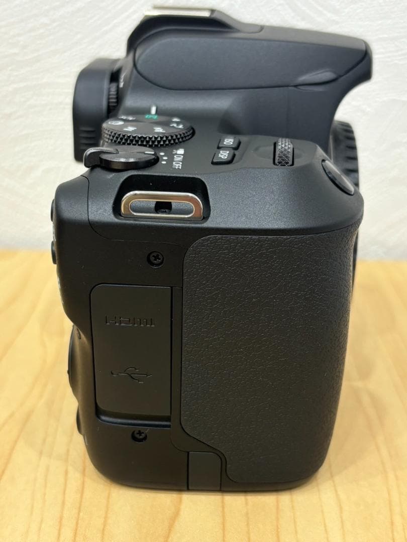 【新品同様】キャノン デジタル一眼 EOS Kiss X10 ダブルズーム