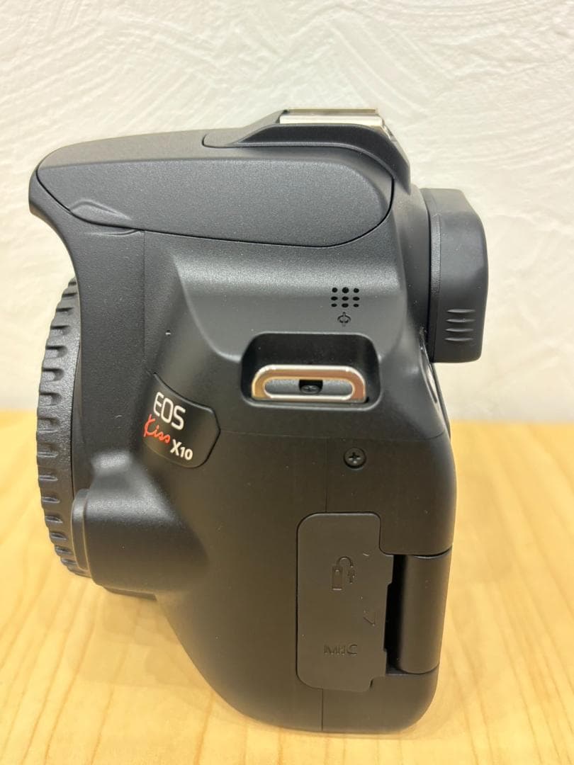 【新品同様】キャノン デジタル一眼 EOS Kiss X10 ダブルズーム
