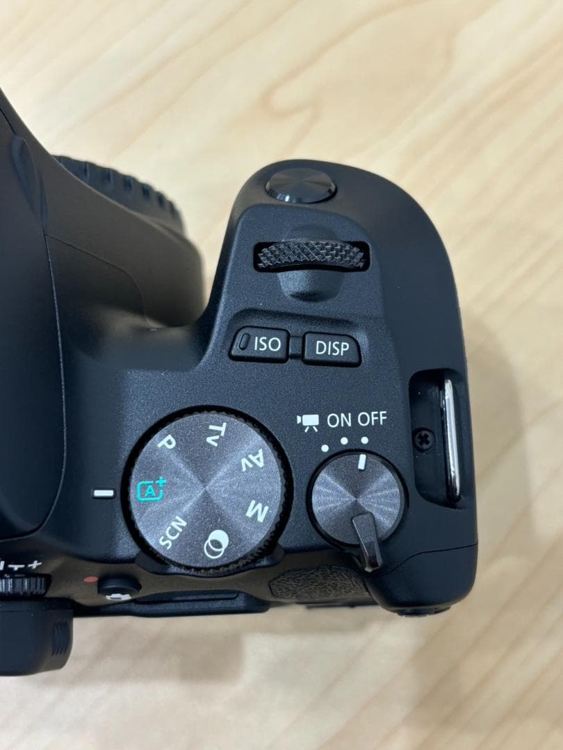 【新品同様】キャノン デジタル一眼 EOS Kiss X10 ダブルズーム